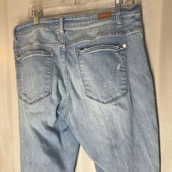 Judy Blue distressed light wash jeans frayed hem, size 14w - Picture 12 of 16